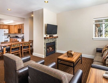 Estes Park | Estes Park Lodge Stay | Hot Tub & Fireplace | 2BR 2