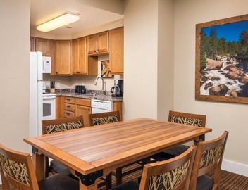Estes Park | Estes Park Lodge Stay | Hot Tub & Fireplace | 2BR 3