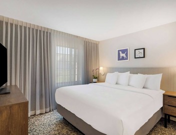 Everything You Need For The Perfect Vacation! Heated Outdoor Pool, Pets Allowed! 2