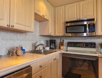 Exceptional Ground Level Retreat: Kihei Surfside #102 – Stunning Pacific Views! 3