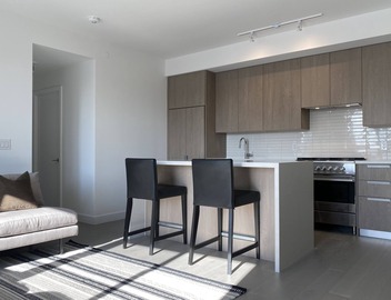 Executive 2 bed 2 bath condo in the Kingsway 2