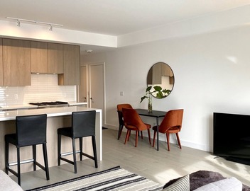 Executive 2 bed 2 bath condo in the Kingsway 3