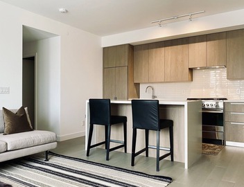 Executive 2 bed 2 bath condo - Kingsway Crescent 4