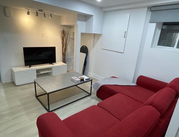 Executive Apartment - 2BDR Parking Self-check in - Walkout basement Lower Unit 2