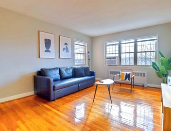 Executive-Friendly Apt in Old Town North | Gym 2