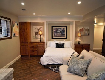 Executive Fully Furnished 1000+ sf 1 Bedroom Garden Level Guest Unit 4