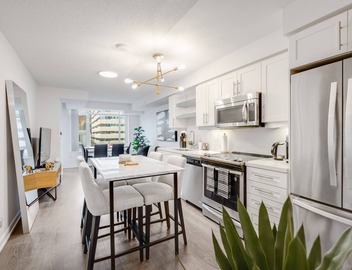 Executive Monthly 2BR/2Bath Luxury Condo - Downtown Toronto 3