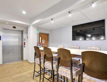 Executive Residency by Best Western Navigator Inn & Suites 5
