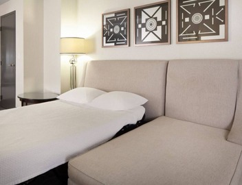 Experience the Heart of Chicago from a Cozy Suite 4
