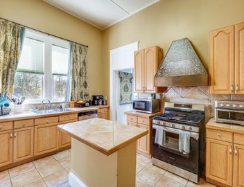 Explore Jackson! Historic Belhaven Home w/Porch 2