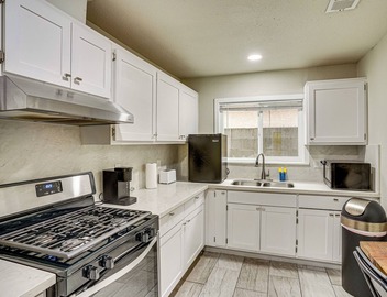 Explore LA & Long Beach: Compton Condo w/Patio 2