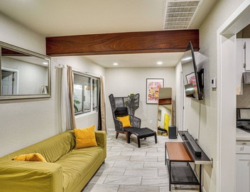 Explore LA & Long Beach: Compton Condo w/Patio 3