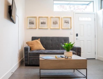 Explore Seattle - Free Parking, Steps to Light Rail, Stadiums and VA 2