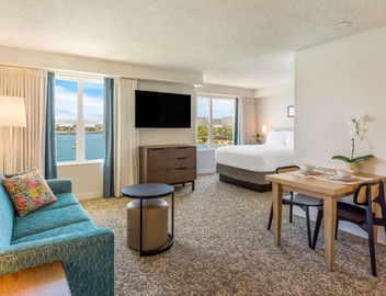 Explore the City! Studio Suite w/Free Breakfast, Free Shuttle, Full Kitchen! 5
