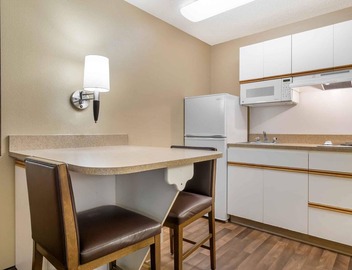 Extended Stay America Suites Seattle Bellevue Factoria 4