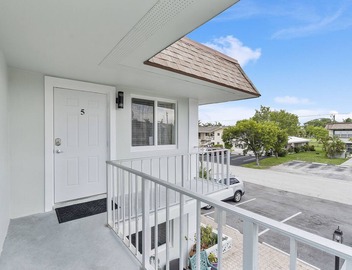 Fab Studio Efficiency at Pompano Beach Pointe! 3