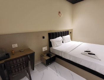 Fabhotel Prime Land 4