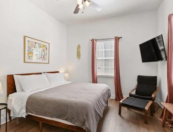 Fabulous Classy and Comfy 3BD 2BA Home and Parking 2