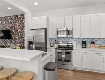 Fabulous Classy and Comfy 3BD 2BA Home and Parking 3