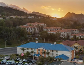 Fairfield Inn by Marriott Santa Clarita Valencia 2