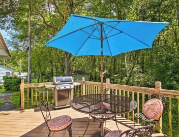 Family Friendly Charming cottage set within a mile of the beach and steps to Boon Street! 5