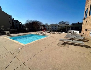 Fantastic 2-bedroom condo with free parking 5