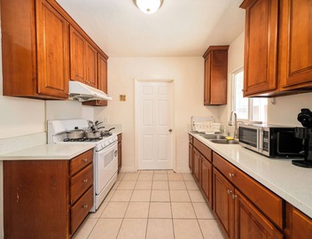 Fantastic 3-bed single house with kitchenette & AC 2