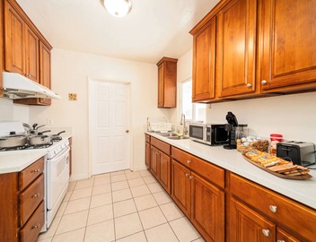 Fantastic 3-bed single house with kitchenette & AC 3