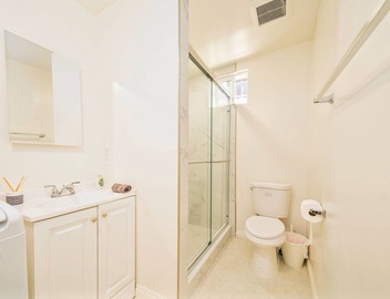 Fantastic 3-bed single house with kitchenette & AC 5