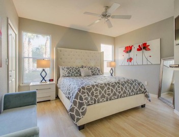 Fantastic Award Winning Newly Renovated Condo 4 miles to Disney 2+2 3