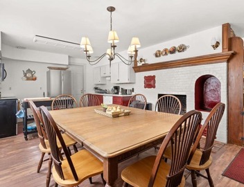 Federal on Exeter Circa 1805 Sleeps 8 5