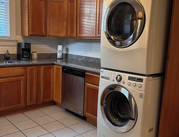 Festive 2 Bedroom Uptown New Orleans 3