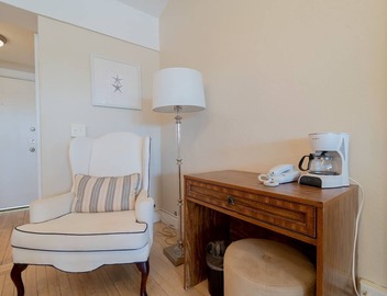 FIFA/Pool/StepsToBeach/Dining/PenthouseStudioSuite 3