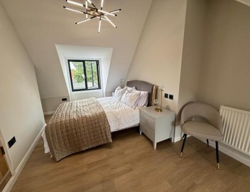 Fire Station View-Central-2 king beds-Brand new interior 5
