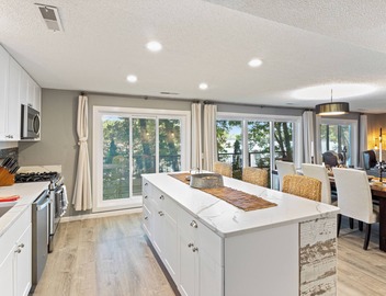 Firepit, Kayaks, Paddle Board, Lake Views, Great Location 3