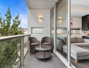 Fitzroy North 1-Bed with Balcony by Edinburgh Park 4