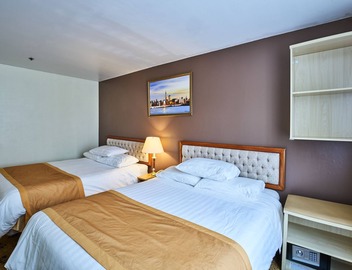 Flushing Hotel 2