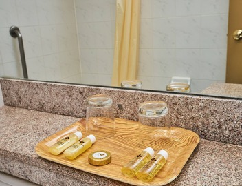 Flushing Hotel 4