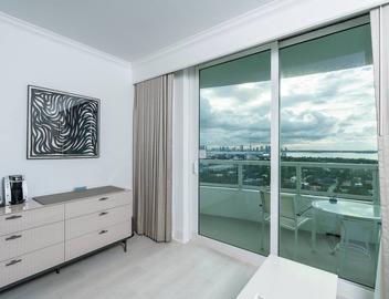 Fontainebleau Hotel Tresor 22nd Fl Junior Suite 2