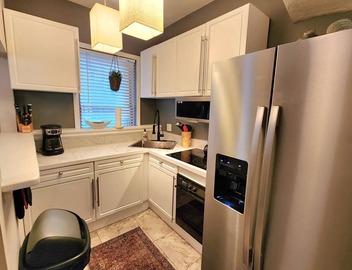 Fort Hill Inn- 2 bedroom Duplex, With a touch of modernity! Minutes to Center 2