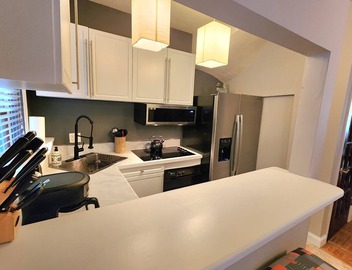 Fort Hill Inn- 2 bedroom Duplex, With a touch of modernity! Minutes to Center 4