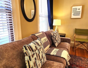 "Fort Hill Inn, Boston" Cozy Studio Suite, Eat in Kitchen, 5 minutes to Center 5