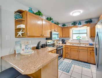 Fort Walton Beach Cottage w/Hot Tub & Patio! 2