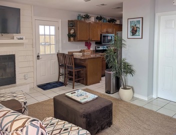 Fort Walton Beach Cottage w/Hot Tub & Patio! 4