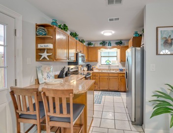 Fort Walton Beach Cottage w/Hot Tub & Patio! 5