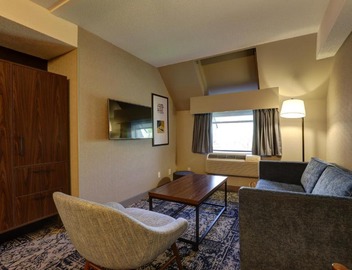 Four Points by Sheraton St. Catharines Niagara Suites 4