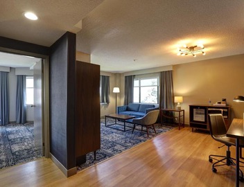 Four Points by Sheraton St. Catharines Niagara Suites 3