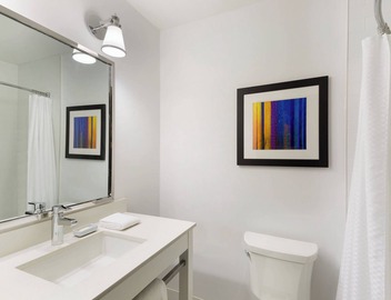 Four Points by Sheraton Surrey 4