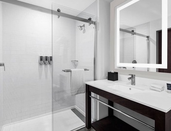 Four Points by Sheraton Flushing 5