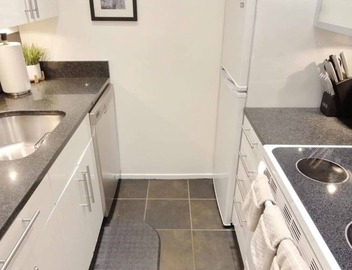Four Reasons- Location, Food, Night Life, Comfort 3